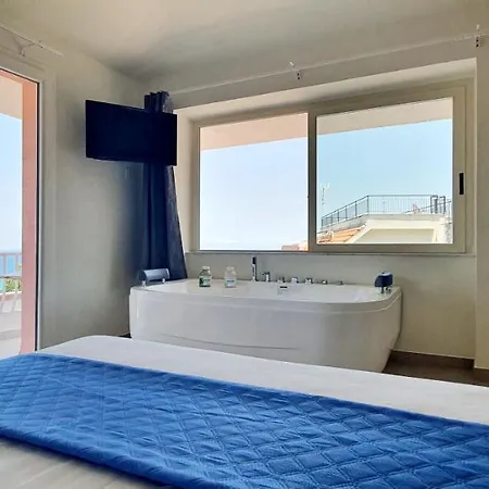 לינה וארוחת בוקר Imperial 4*